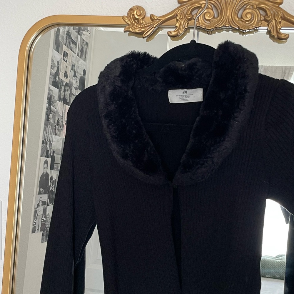 H&M Cropped Black Cardigan with Faux Fur Collar 🖤
